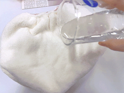 好？10分钟轻松养成女明星「绸缎发」冰球突破平台洗完头自然风干还是吹干(图2)